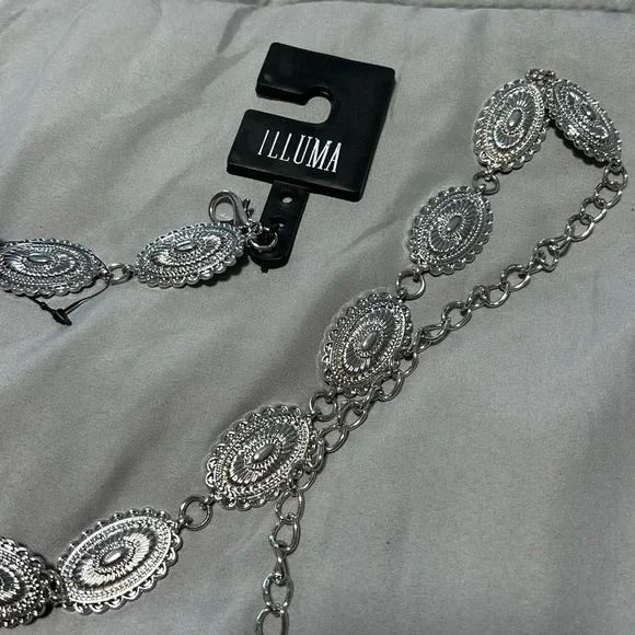 Illuma Women’s Silver Concho Statement Belt NWT - Picture 5 of 8